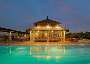 Pool - 3 Bedroom Apartment Near Gold Souk Metro BY E R (Dubai)