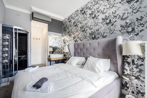 Habitación estándar, vista a la ciudad | Caja de seguridad en la habitación, wifi gratis y ropa de cama 