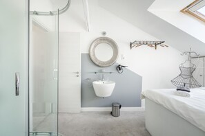 Standard Double or Twin Room | Bathroom | Rainfall showerhead, hair dryer, towels, soap