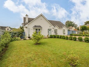 Exterior - 2 CASTLE COVE, pet friendly in Dromahair, County Leitrim (Dromahair)