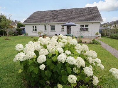 2 CASTLE COVE, pet friendly in Dromahair, County Leitrim
