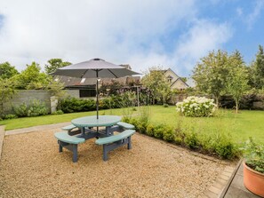 Outdoor dining - 2 CASTLE COVE, pet friendly in Dromahair, County Leitrim (Dromahair)