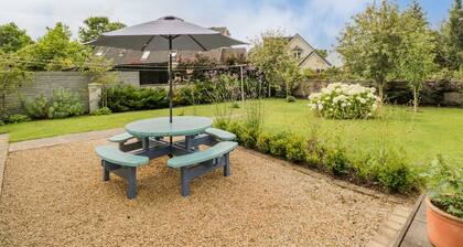 2 CASTLE COVE, pet friendly in Dromahair, County Leitrim