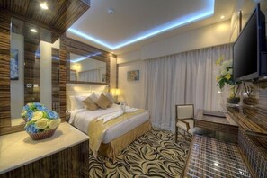 1 bedroom, desk, WiFi, bed sheets