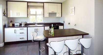 HIDDEN GEM COTTAGE, family friendly in Lettermacaward, County Donegal