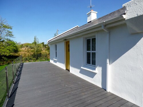 HIDDEN GEM COTTAGE, family friendly in Lettermacaward, County Donegal