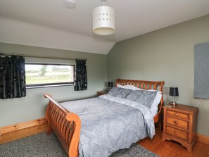 3 bedrooms, internet - THE OWL'S HOOT, pet friendly in Tacumshane, County Wexford (Tacumshane)