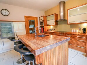 Kjøleskap, mikrobølgeovn, ovn og oppvaskmaskin