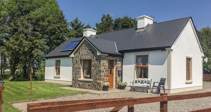 CLOONKEE COTTAGE, family friendly in Ballina, County Mayo