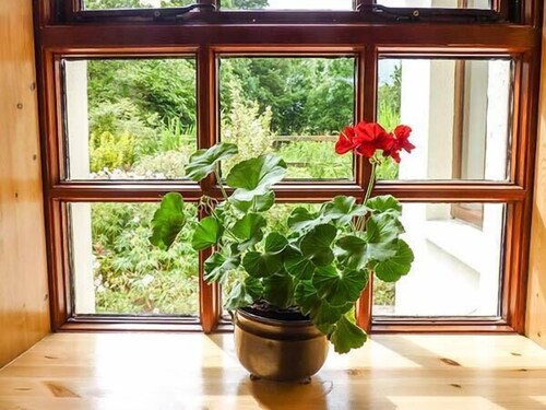 HAWTHORN FARM COTTAGE, family friendly in Curry, County Sligo