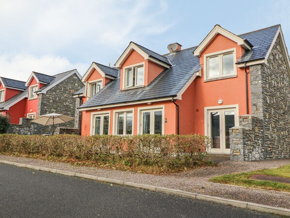 Exterior - RING OF KERRY GOLF CLUB COTTAGE in Kenmare, County Kerry (Kenmare)