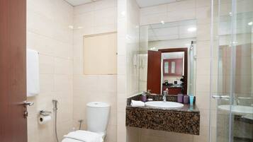 SĂšche-cheveux, serviettes fournies