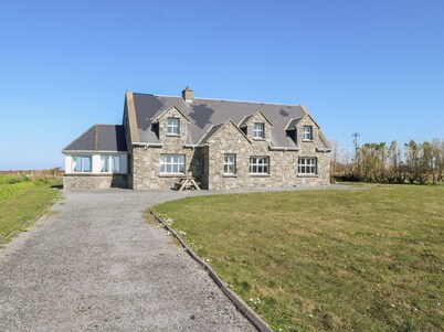REALT NA MAIDNE, family friendly in Claddaghduff, County Galway