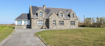 REALT NA MAIDNE, family friendly in Claddaghduff, County Galway