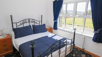 5 bedrooms, travel cot