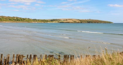 BEEHIVE COTTAGE, pet friendly in Kilbrittain, County Cork