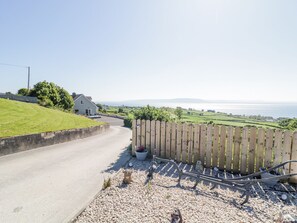 Property grounds - TULLYALLY, family friendly, country holiday cottage in Redcastle (Redcastle)