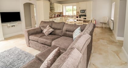 DROMSTABLA, pet friendly in Glencar, County Kerry