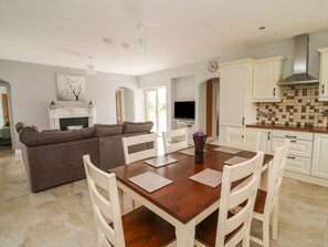 Dining - DROMSTABLA, pet friendly in Glencar, County Kerry (Glencar)