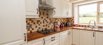 DROMSTABLA, pet friendly in Glencar, County Kerry