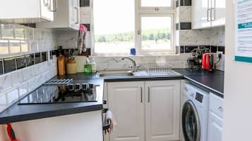 Fridge, cookware/dishes/utensils