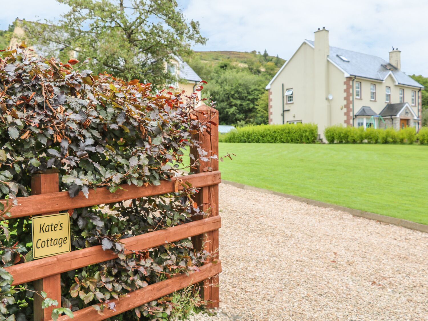 KATE'S COTTAGE, pet friendly in Rathmullan, County Donegal