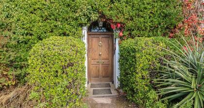 CAIRBRE HOUSE, family friendly in Dungarvan, County Waterford