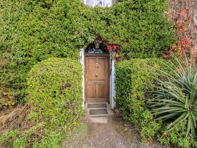 CAIRBRE HOUSE, family friendly in Dungarvan, County Waterford