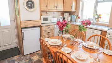 Dishwasher, cookware/dishes/utensils