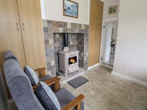 Interior - KATE'S COTTAGE, pet friendly, with open fire in Ballina, County Mayo (Ballina)
