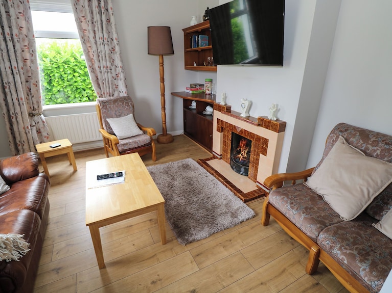 Kate's Cottage, Pet Friendly, With Open Fire In Ballina, County Mayo - Mayo