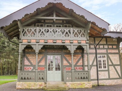 SWISS COTTAGE, character holiday cottage in Mohill, County Leitrim