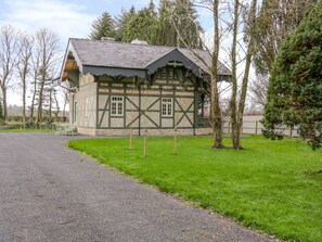 Exterior - SWISS COTTAGE, character holiday cottage in Mohill, County Leitrim (County Leitrim)
