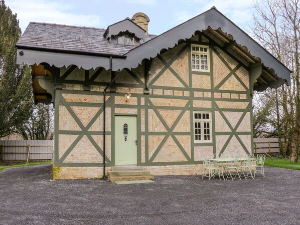 Exterior - SWISS COTTAGE, character holiday cottage in Mohill, County Leitrim (County Leitrim)