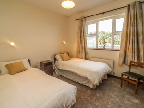 4 bedrooms, travel cot, WiFi