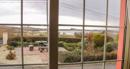 ELLEN'S COTTAGE, family friendly in Mountcharles, County Donegal