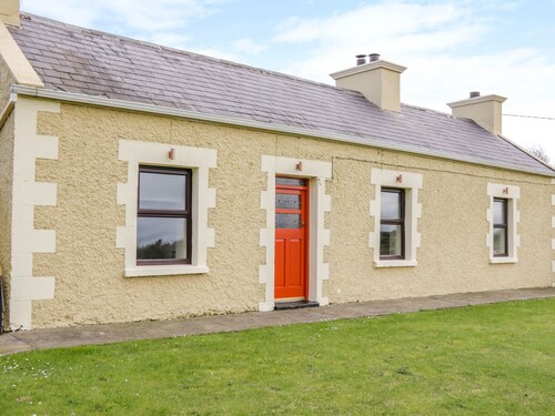 GLOR COTTAGE, pet friendly, with a garden in Knock, County Mayo
