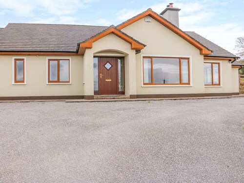 ROSSANEAN, family friendly in Farranfore, County Kerry