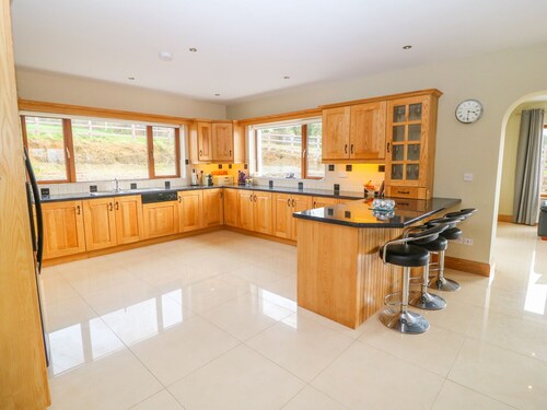 ROSSANEAN, family friendly in Farranfore, County Kerry