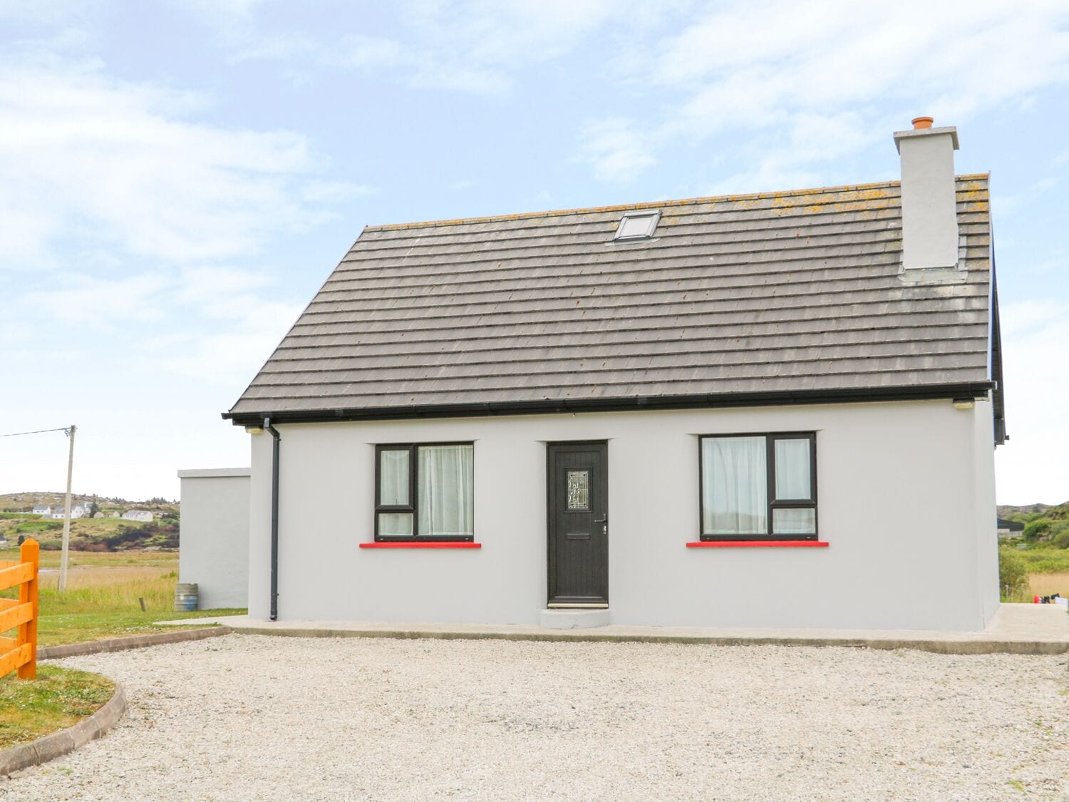 MULLAGHDERG BANKS, pet friendly in Kincasslagh, County Donegal