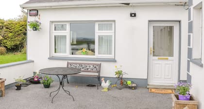 SUNSET VIEW, pet friendly, with a garden in Creggs, County Galway