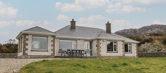 RANNY ROE, pet friendly, with open fire in Portsalon, County Donegal