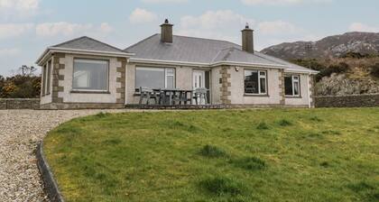 RANNY ROE, pet friendly, with open fire in Portsalon, County Donegal