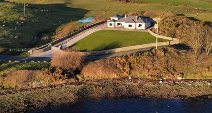 RANNY ROE, pet friendly, with open fire in Portsalon, County Donegal