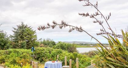 THE MERMAID, pet friendly, with open fire in Dungloe, County Donegal