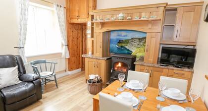 CHERRY TREE COTTAGE, family friendly in Castlebar, County Mayo