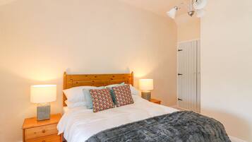 3 bedrooms, travel cot, WiFi