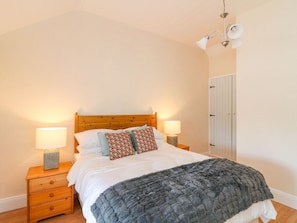 3 bedrooms, travel cot, WiFi - THE LODGE AT RAHEENGRANEY HOUSE in Raheengraney, County Wicklow (Clonegal)
