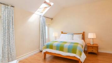 3 bedrooms, travel cot, WiFi