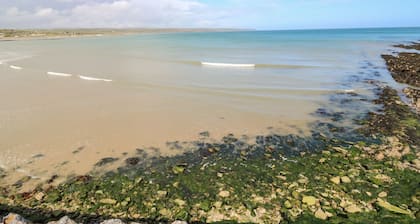 ISLAND VIEW, country holiday cottage in Ardmore, County Waterford